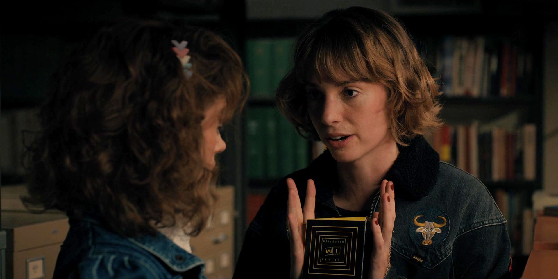 Robin Buckley holding a microphone in Stranger Things 