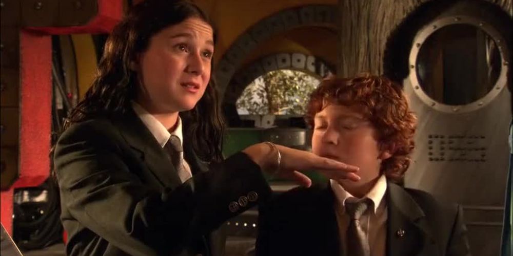 Carmen wears the Machete Electric Wonder bracelet in Spy Kids 2